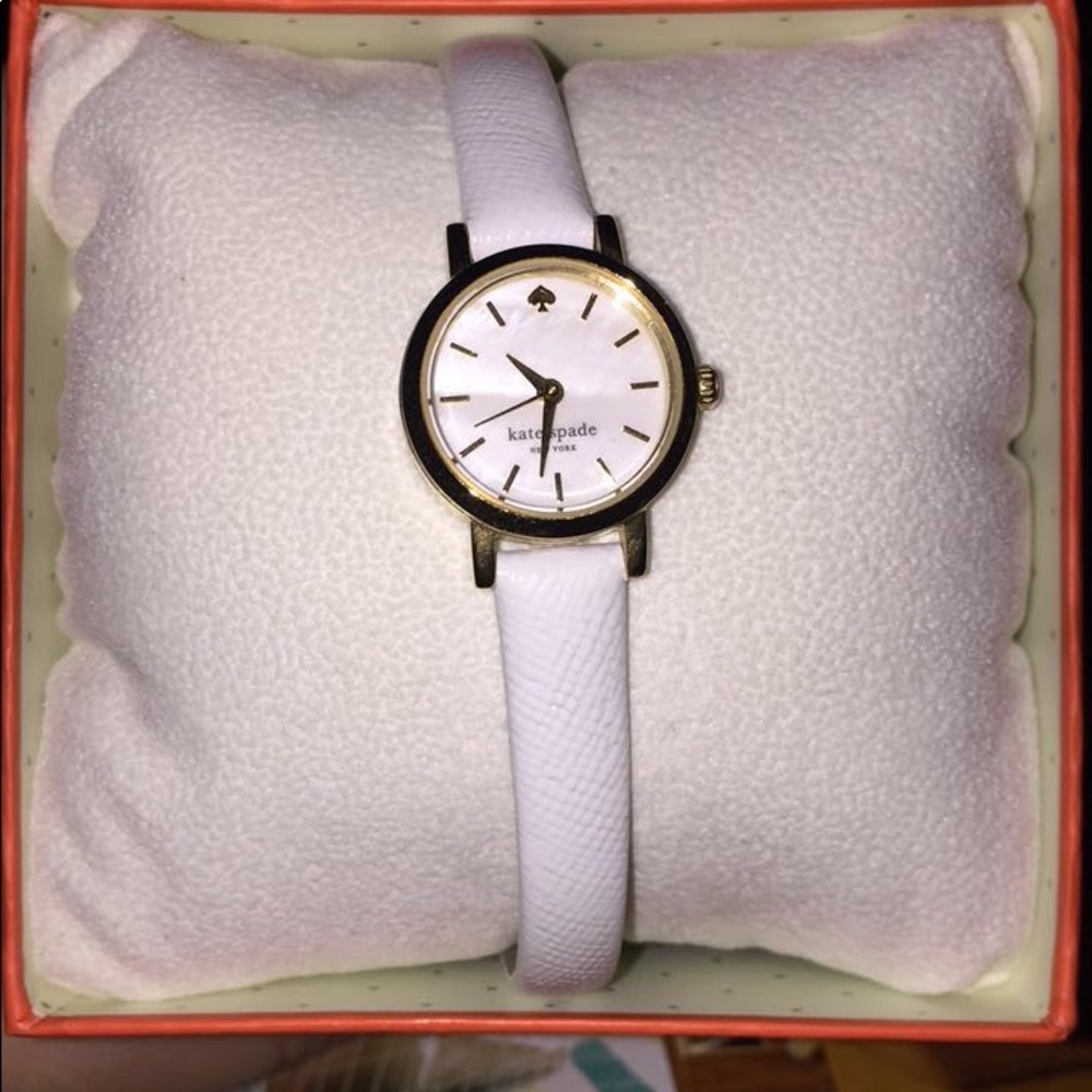 ♠️ Kate Spade dainty leather watch ♠️
